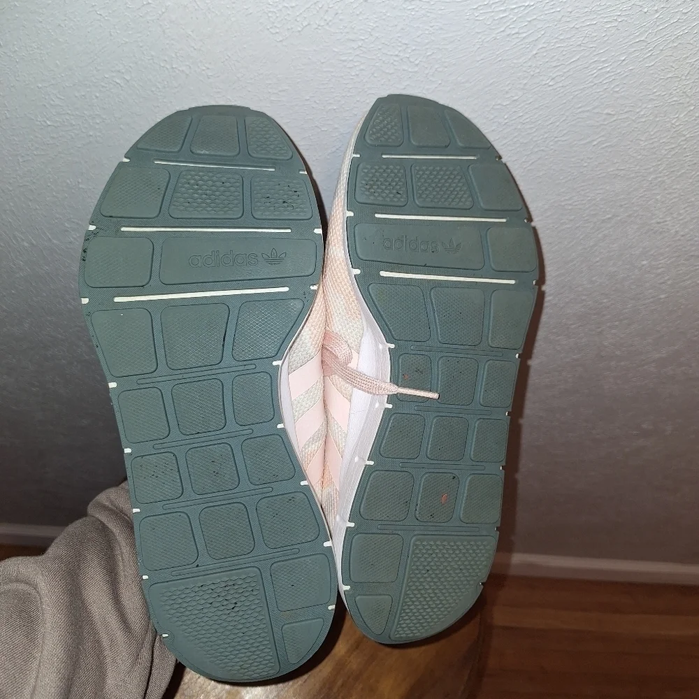 🌟 Adidas Camo shoes Sneakers Size 9.5